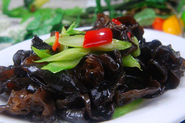 昆明星菜園：吃木耳會(huì )中毒嗎？
